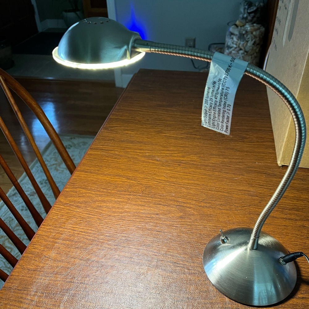 Adjustable LED lamp - Picture 2 of 9